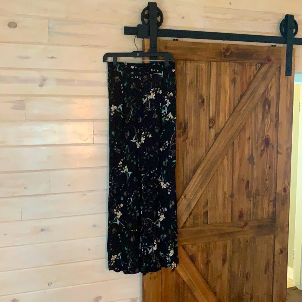 Evereve flowy pants with the side slit, NWT